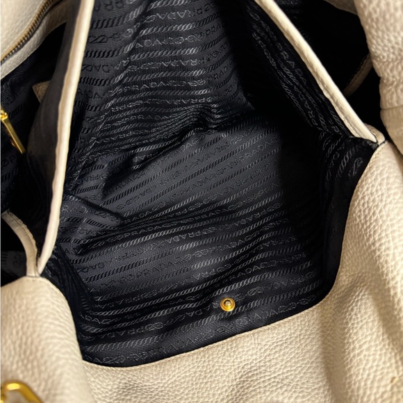 PRADA PEBBLED LARGE SHOULDER BAG/CROSSBODY - Picture 9 of 10